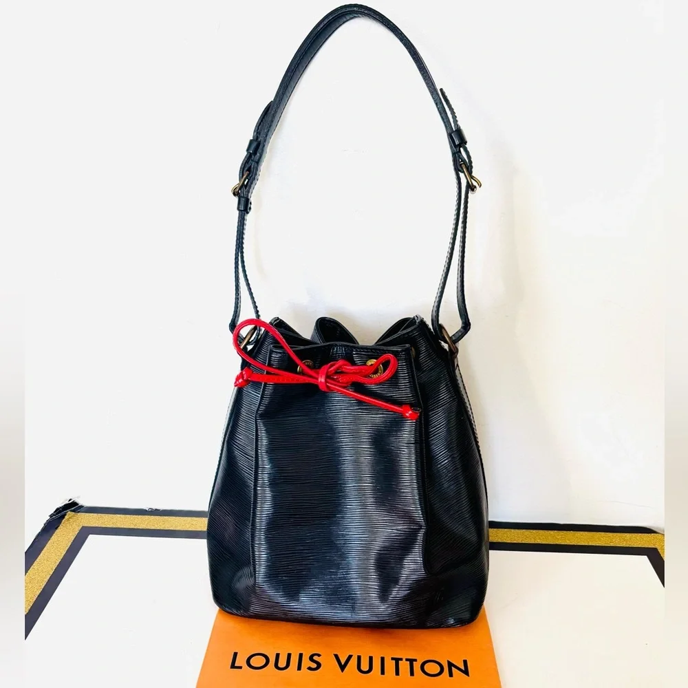 Authentic Louis Vuitton Black epi leather Noe bucket bag